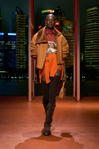 Look 37
